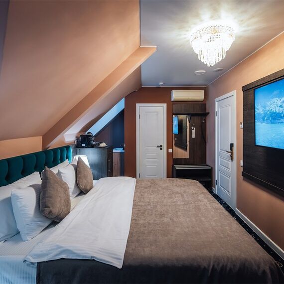 Номер на мансарде с окнами во двор. Фото 4