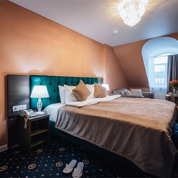 Номер на мансарде с окнами на Малую Конюшенную. Фото 5