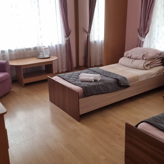 Большой трехэтажный коттедж с сауной (7 спален). Фото 12