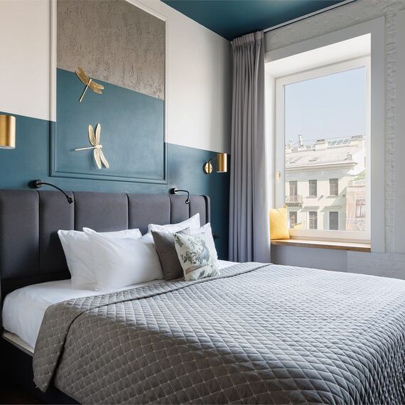 Номер студио Делюкс с видом на Невский проспект. Фото 1