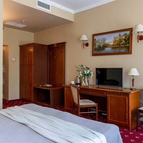 Улучшенный номер с 1 кроватью. Фото 7