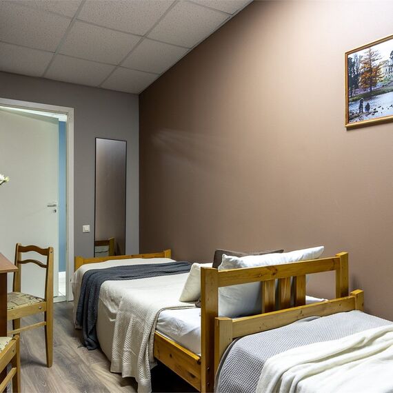 Стандартный номер с общей ванной комнатой. Фото 6