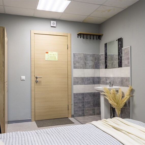 Стандартный номер с общей ванной комнатой. Фото 13