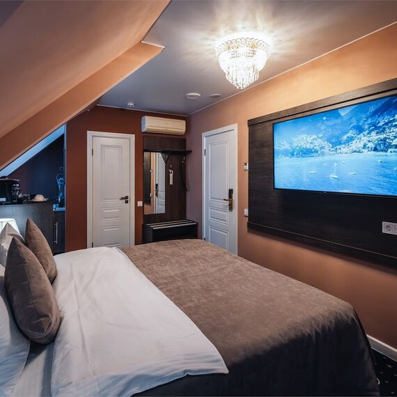 Номер на мансарде с окнами во двор. Фото 5