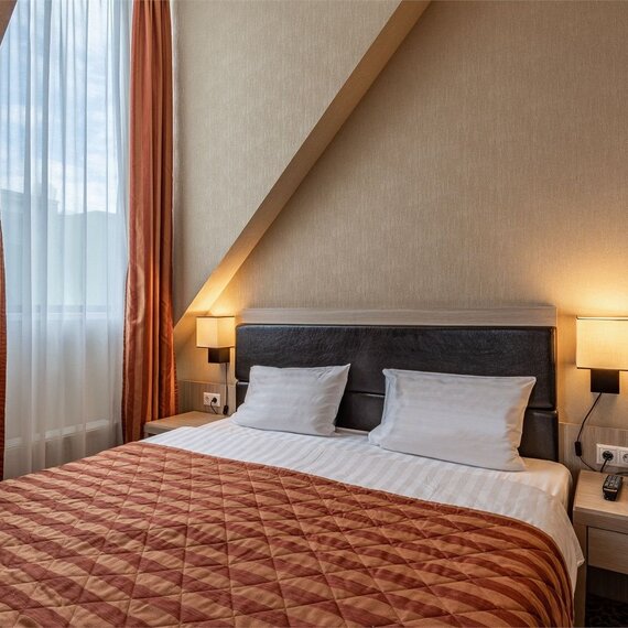 Комфорт мансардный с двуспальной кроватью. Фото 2