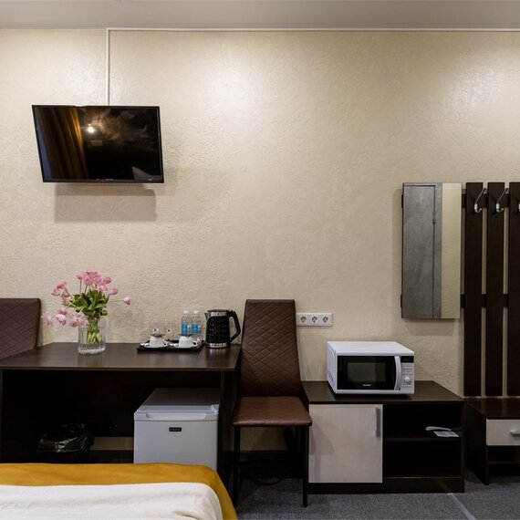 Улучшенный номер с 1 кроватью. Фото 2