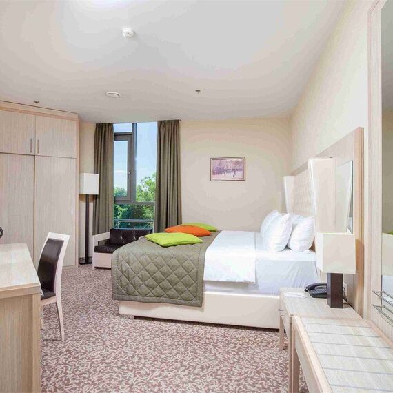 Улучшенный видовой с двуспальной кроватью. Фото 3