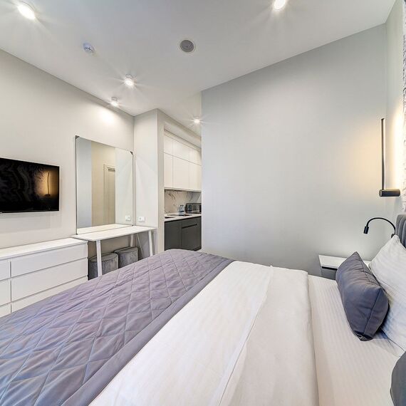 Студия с видом на бассейн и французским балконом 312. Фото 18