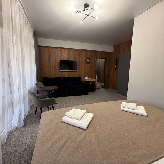 Однокомнатный люкс с балконом четырехместный. Фото 2