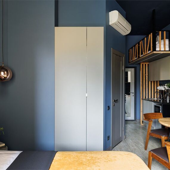 Улучшенный номер студио с видом во двор. Фото 13