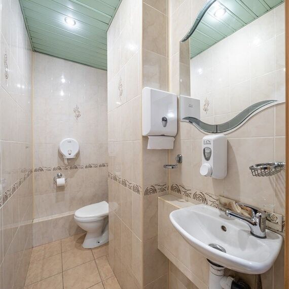 Большой трехэтажный коттедж с сауной (7 спален). Фото 20