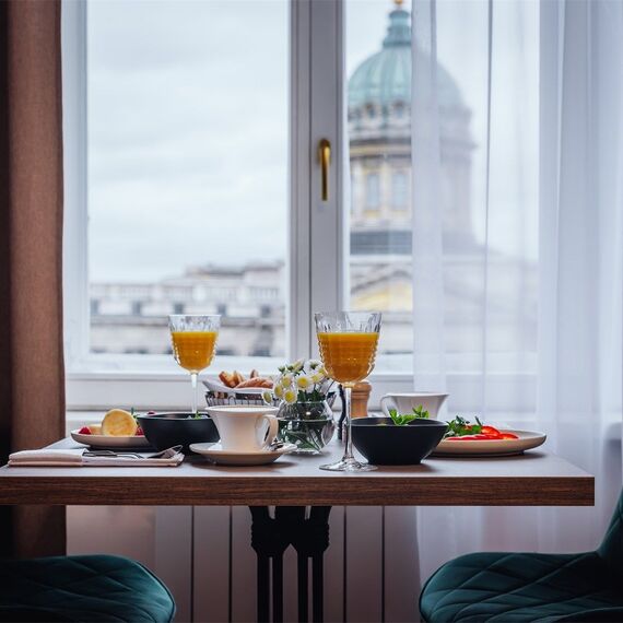 Семейный люкс с 2 спальнями и видом на Казанский собор. Фото 2