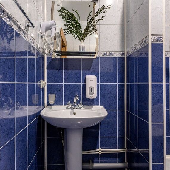 Улучшенный номер с 1 кроватью. Фото 15