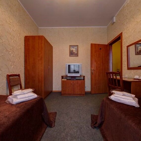 Двухместный номер Эконом с раздельными односпальными кроватями. Фото 5