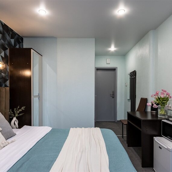 Улучшенный номер с 1 кроватью. Фото 19