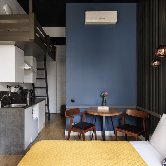 Улучшенный номер студио с видом во двор. Фото 20