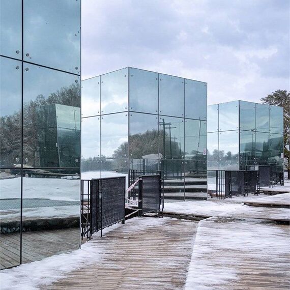 Зеркальный дом на воде. Фото 15