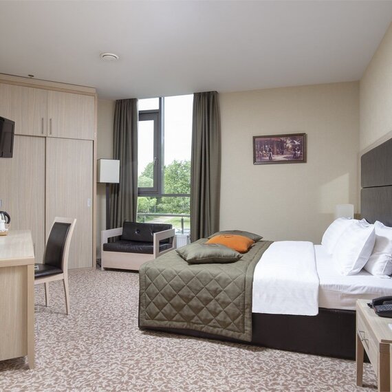 Улучшенный видовой с двуспальной кроватью. Фото 1