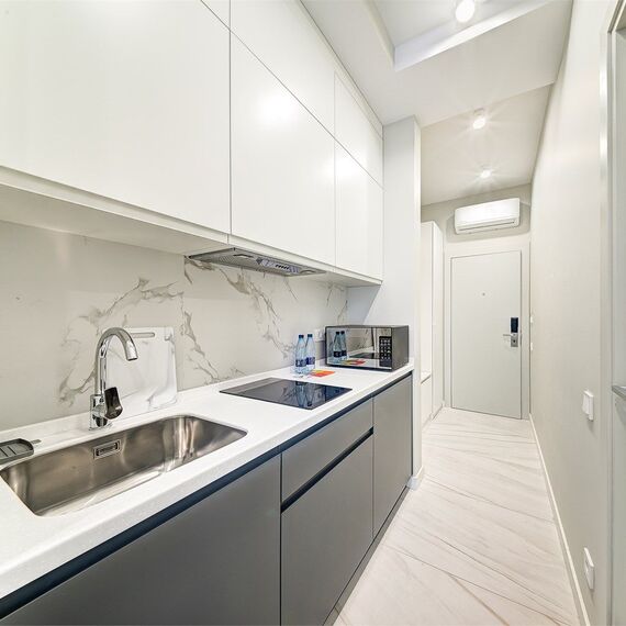 Студия с видом на бассейн и французским балконом 312. Фото 22