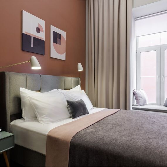 Двухуровневый номер-студио с видом во двор. Фото 9