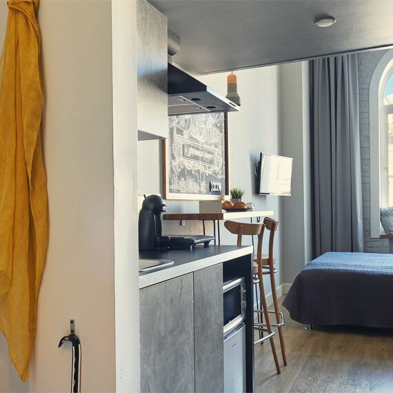 Улучшенный номер-студио с видом на Невский проспект DBL+SINGLE. Фото 12