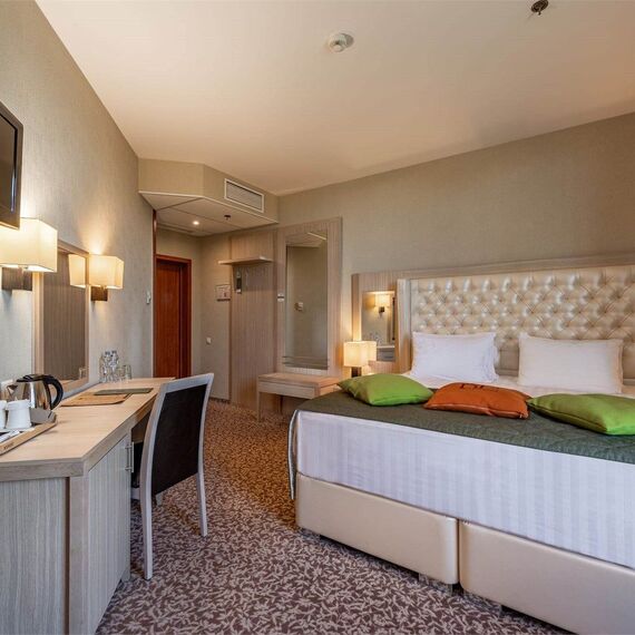 Улучшенный панорамный с двуспальной кроватью. Фото 1