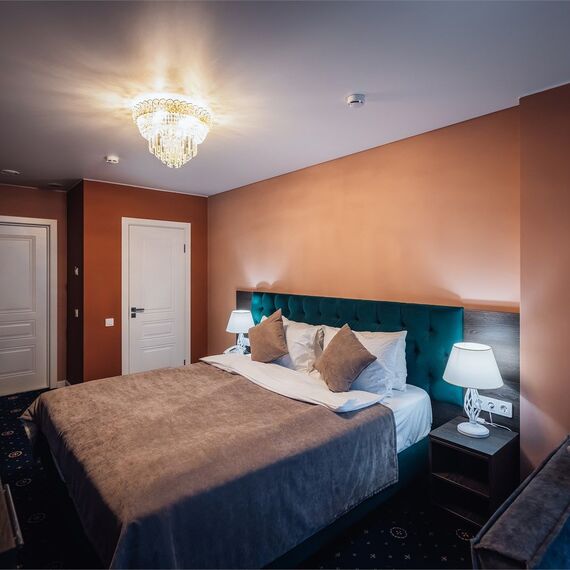 Номер на мансарде с окнами на Малую Конюшенную. Фото 3