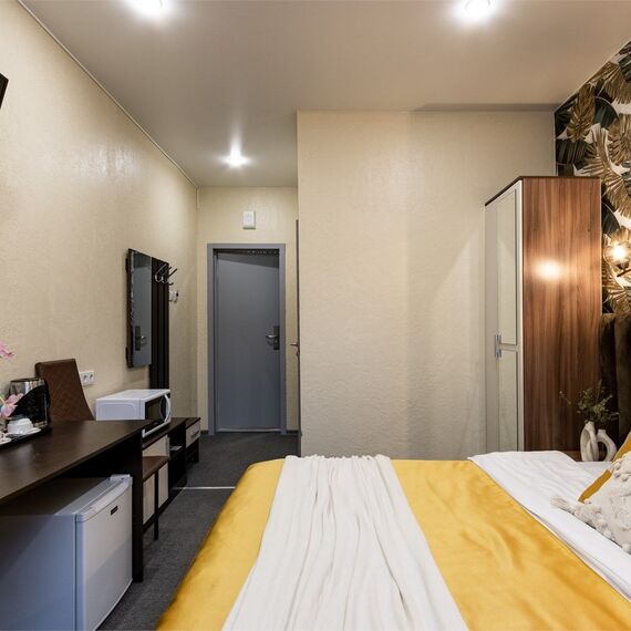 Улучшенный номер с 1 кроватью. Фото 11