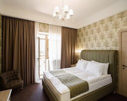 Номер с балконом и одной двуспальной кроватью