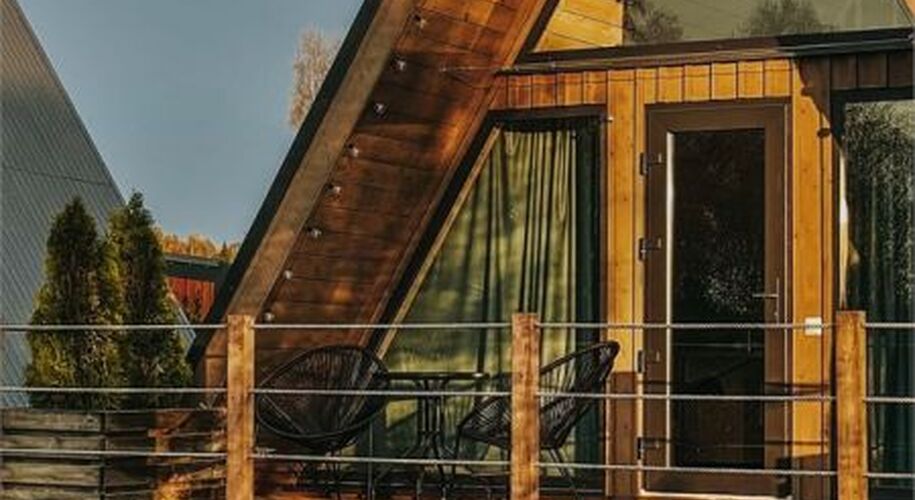 Отель The Les домик A-frame у воды - Фото 6