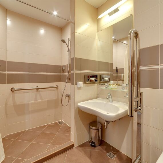 Номер, адаптированный для людей с ограниченными физическими возможностями. Фото 5