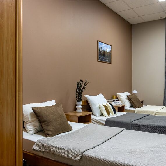 Трехместный номер с общей ванной комнатой. Фото 3