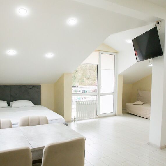 Люкс семейный  с балконом. Фото 1