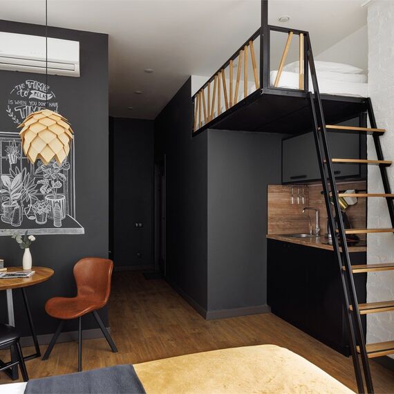 Улучшенный номер студио с видом во двор. Фото 4