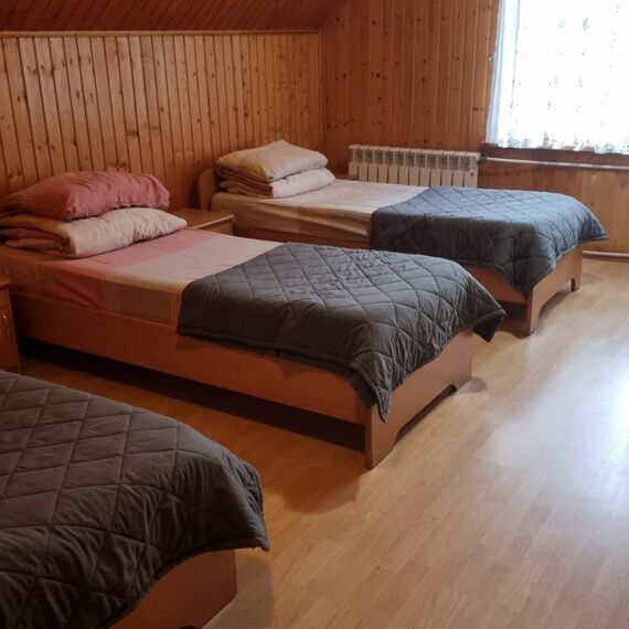 Большой трехэтажный коттедж с сауной (7 спален). Фото 6