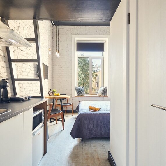 Улучшенный номер студио с видом во двор. Фото 10