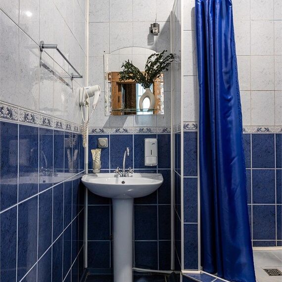 Улучшенный номер с балконом. Фото 11