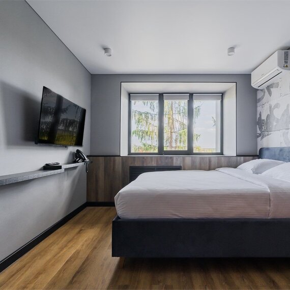 Классик с  1 двуспальной кроватью и ванной. Фото 3