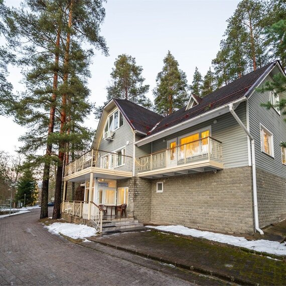 Большой трехэтажный коттедж с сауной (7 спален). Фото 30