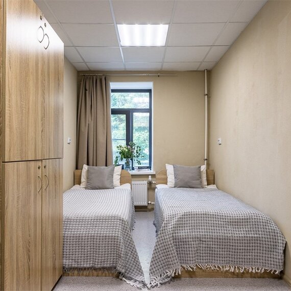 Стандартный номер с общей ванной комнатой. Фото 12