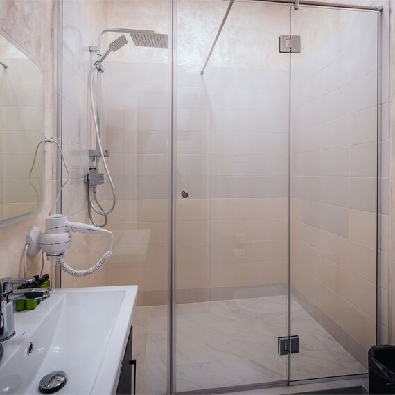 Номер на мансарде с окнами на Малую Конюшенную. Фото 11