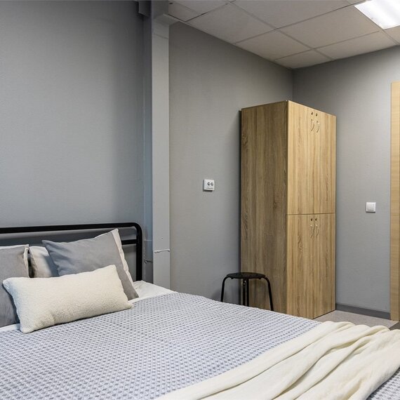 Стандартный номер с общей ванной комнатой. Фото 16