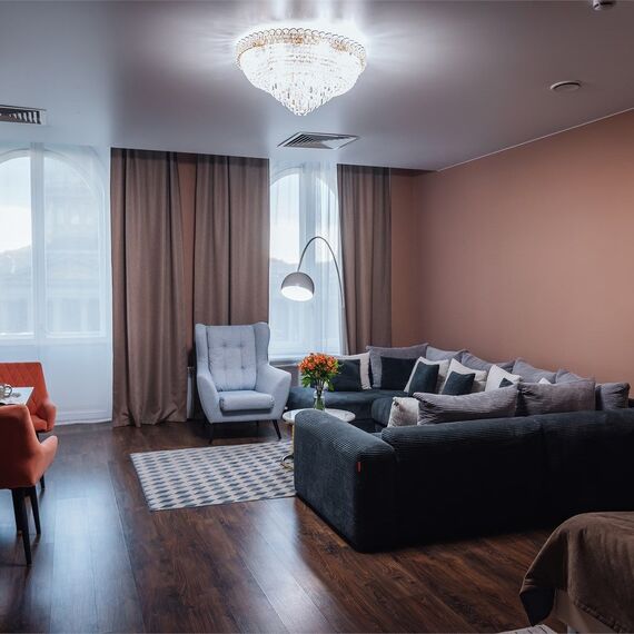 Люкс с балконом и видом на Казанский собор. Фото 8