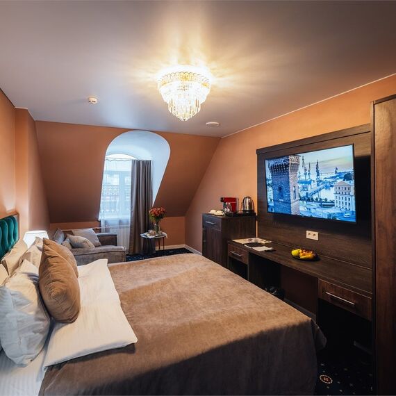 Номер на мансарде с окнами на Малую Конюшенную. Фото 7