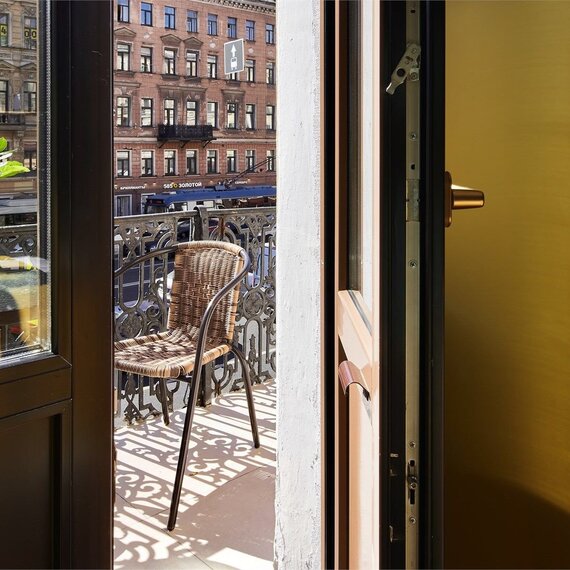 Номер Делюкс с балконом и видом на Невский проспект. Фото 5