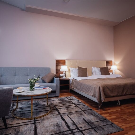 Семейный люкс с 2 спальнями и видом на Казанский собор. Фото 4