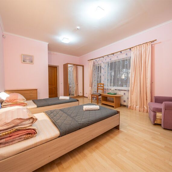 Большой трехэтажный коттедж с сауной (7 спален). Фото 26