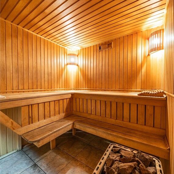Большой трехэтажный коттедж с сауной (7 спален). Фото 10