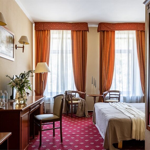 Улучшенный номер с 1 кроватью. Фото 3