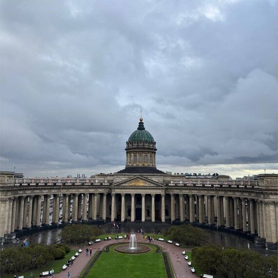 Люкс с балконом и видом на Казанский собор. Фото 28